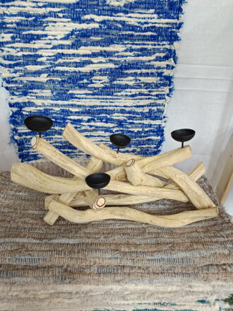 SVÍCEN Z NÁPLAVOVÉHO DŘEVA